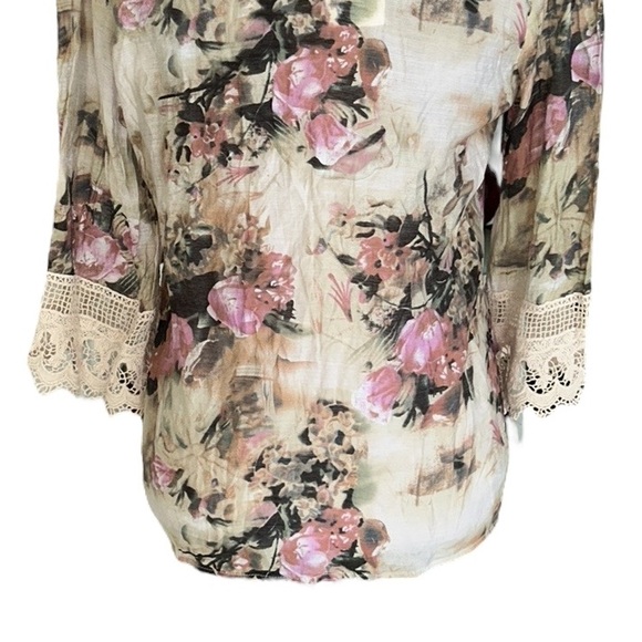 NWT Adiva Floral Fushion Rose Print Crochet Lace Pintucked Top in Beige - M - Picture 8 of 11